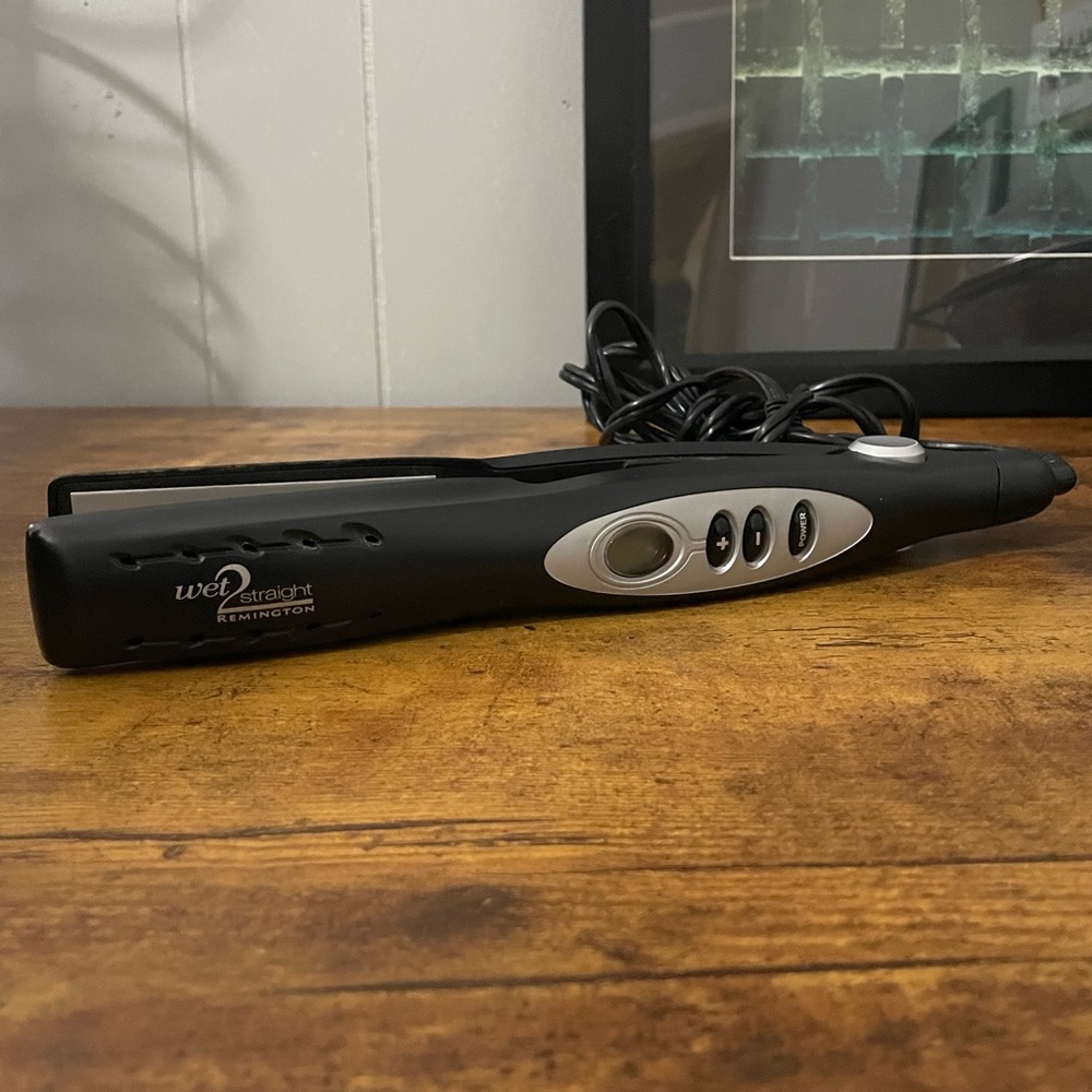 Remington Black and Silver Wet2Straight Hair Straightener